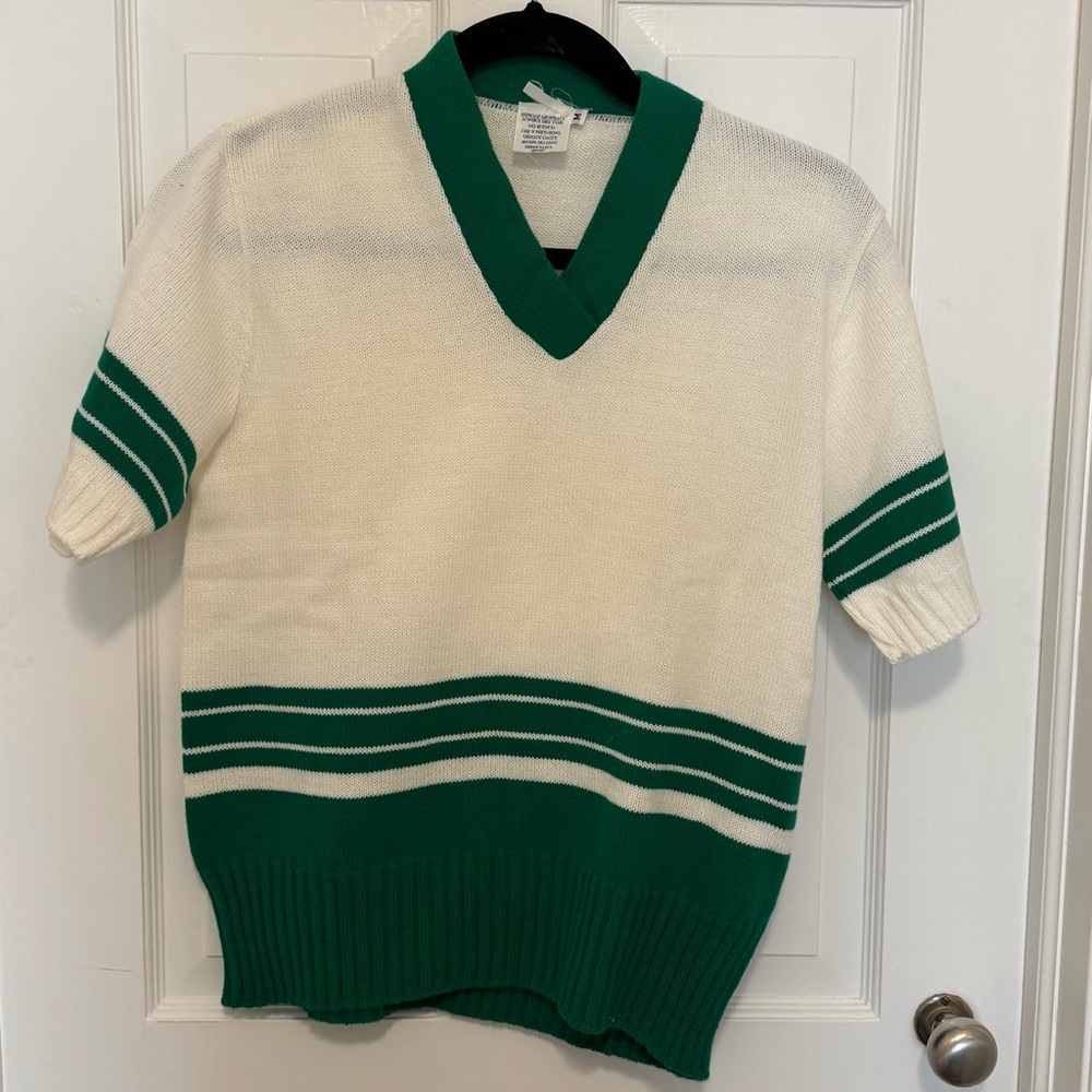 Retro green and white sweater. EUC. Perfect for St Patrick’s Day!